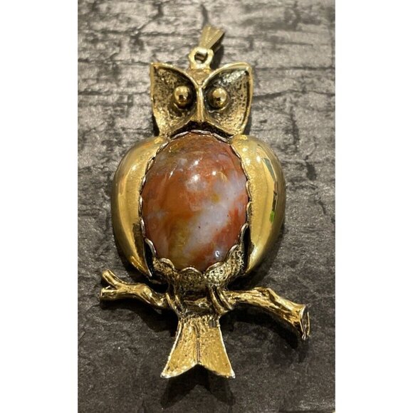 Vintage Owl Pendant Brown Glass Jelly Belly‎ Cabochon Gold Tone Retro MCM Boho - Picture 1 of 3